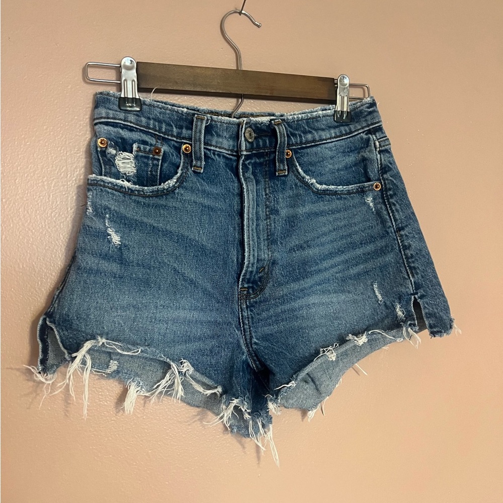 Abercrombie High-Rise Mom Shorts – Size 25